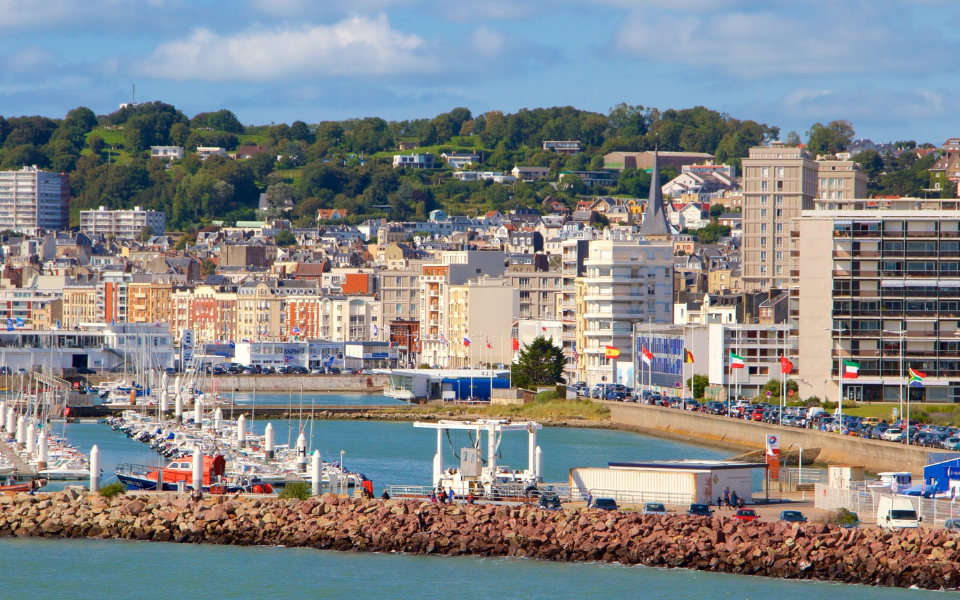 épave voiture à Le Havre (76600)