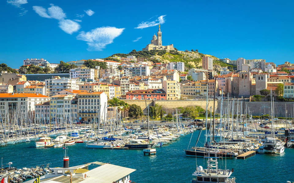 épave voiture à Marseille (13000)