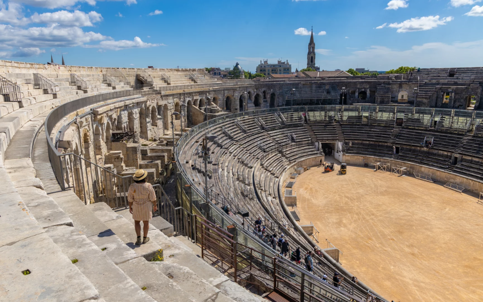 épave voiture à Nimes (30000)