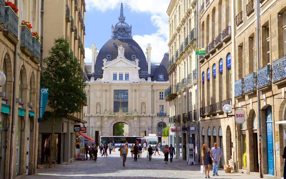 épave voiture à Rennes (35000)