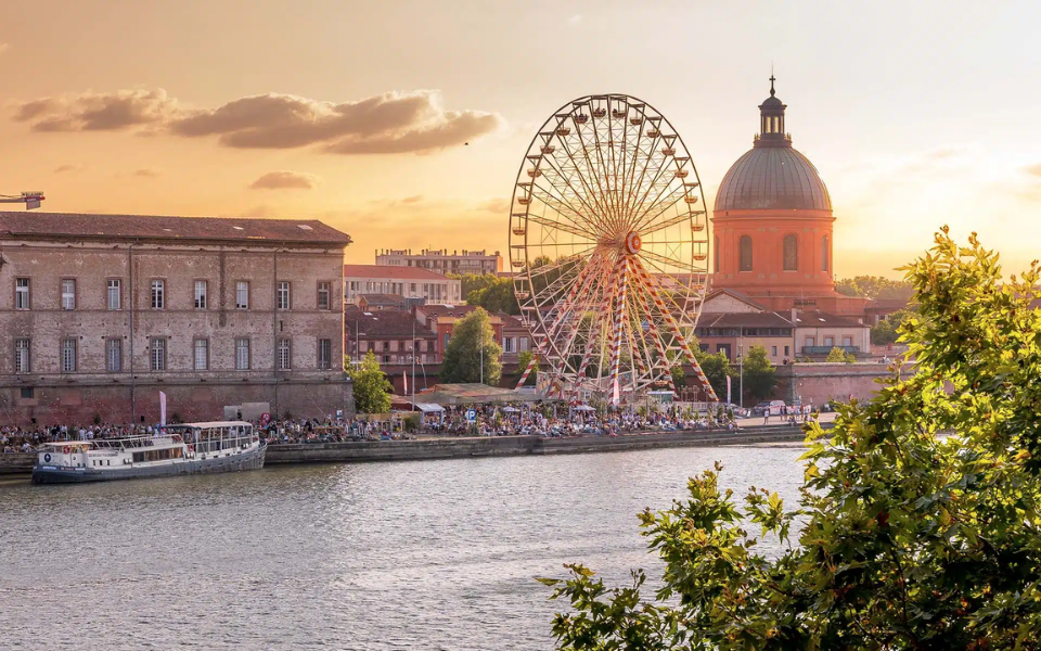 épave voiture à Toulouse (31000)